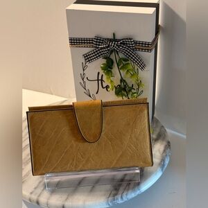 Vintage Amity Cowhide Leather Wallet Coin Purse Kiss Lock Checkbook 7x4 CC Slots